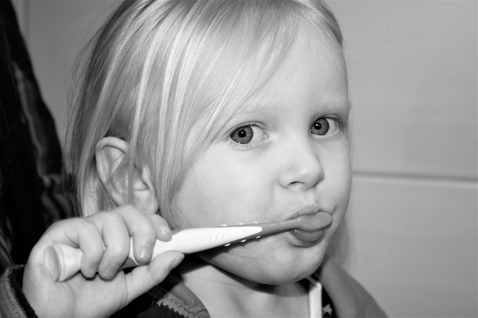 How to Teach Children to Brush and Floss Their Teeth Properly